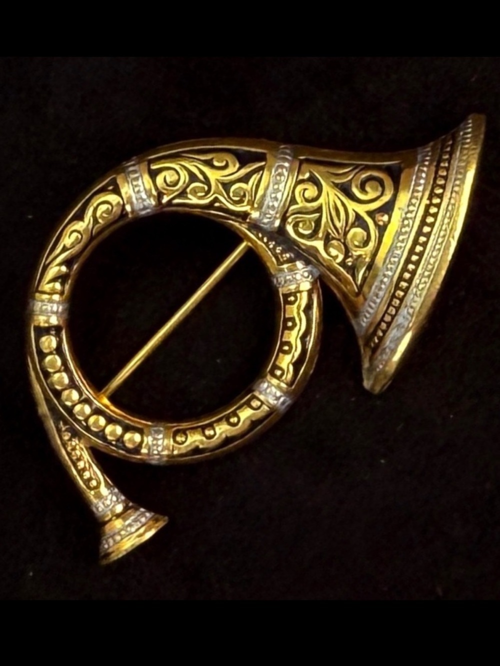 Vintage, goldtone, etched horn, brooch, pin